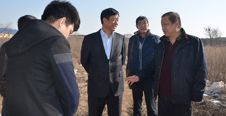 實地察看車站北街的斷頭路。.jpg